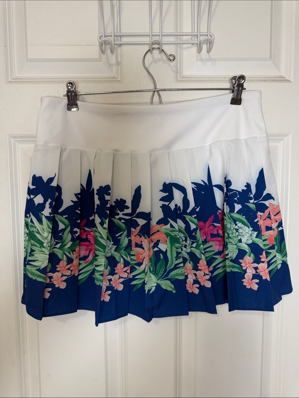 Tommy Bahama White Pleated Mini Skirt with Navy Floral Border